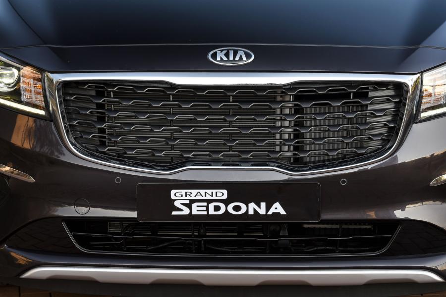 Детали экстерьера Kia Grand Sedona (YP) 2018 года  (ZA) (фото 10 из 40)